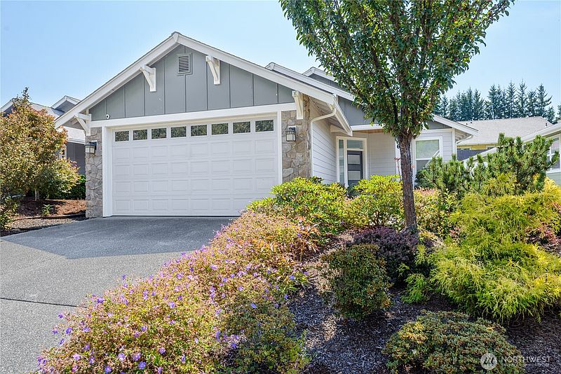 2nd image of 60 Pinehurst Loop