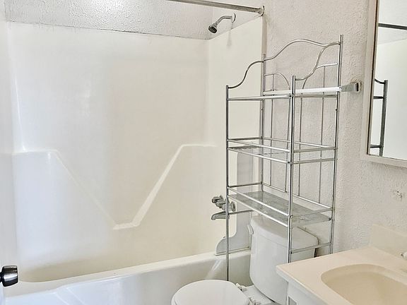 4th image of 214 S Highland Ave APT N