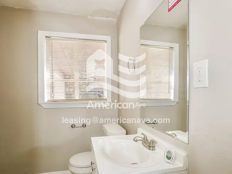 812950_009_main_bathroom_14045571.jpg