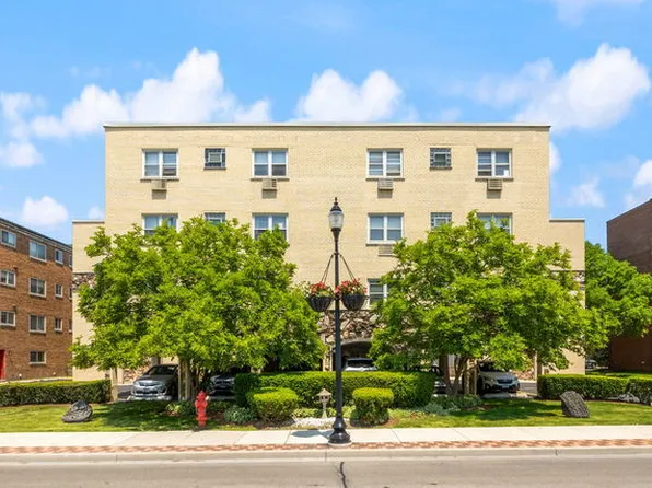 5220 Oakton St APT 305, Skokie, IL 60077