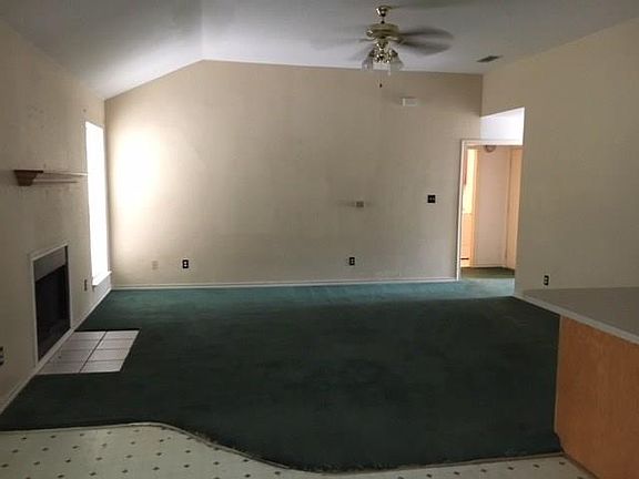 4th image of 162 Lakeshore Dr
