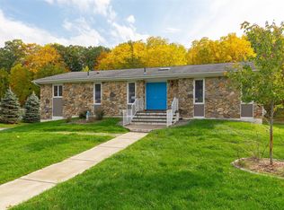 61 Scenic Dr, Poughkeepsie, NY 12603