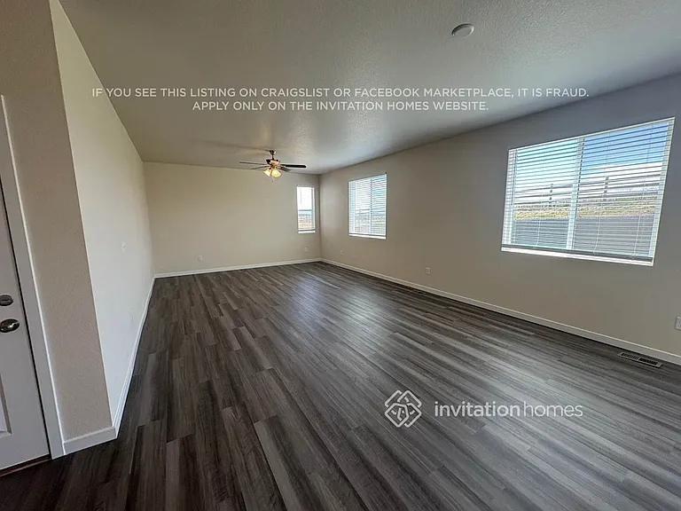 462 Elbert St — Photo 3