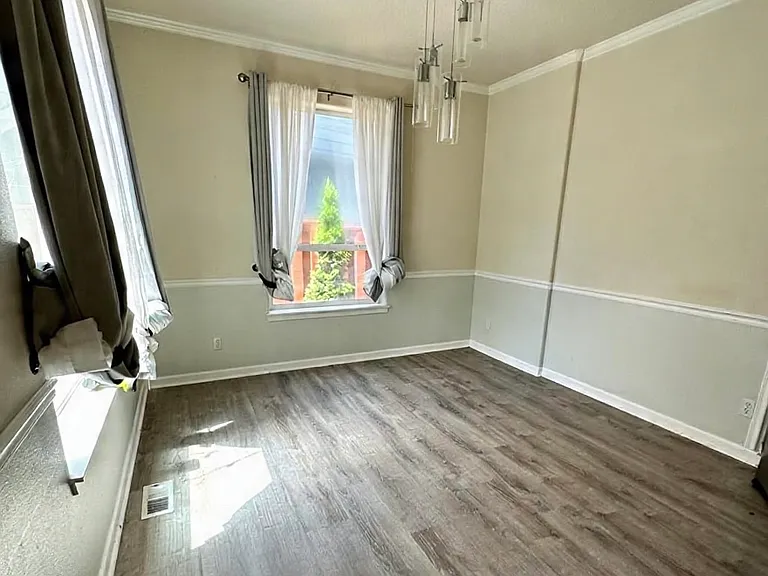 22196 SW Dewey Dr — Photo 7
