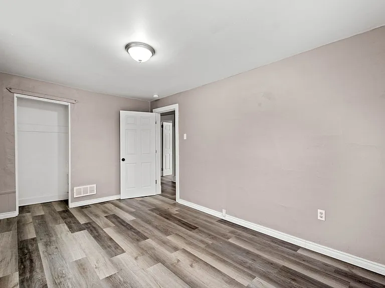 1108 Main St — Photo 9
