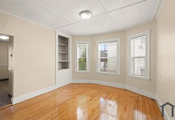 4th image of 55 Rock Ave #4