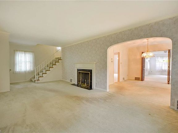 3rd image of 20802 Beachwood Dr