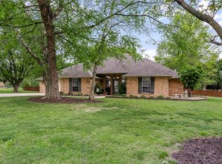 909 E Apple Blossom Ave, Springdale, AR 72764