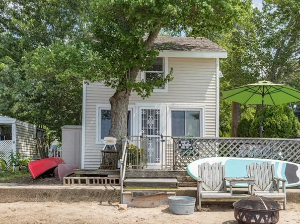 46 Woodbine Ave, Pembroke, MA 02359