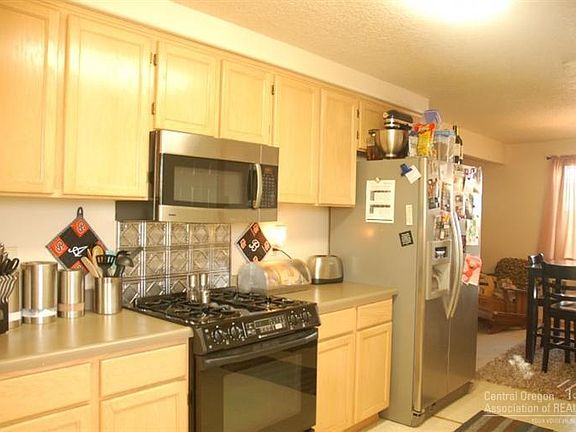 2nd image of 791 NE 8th St