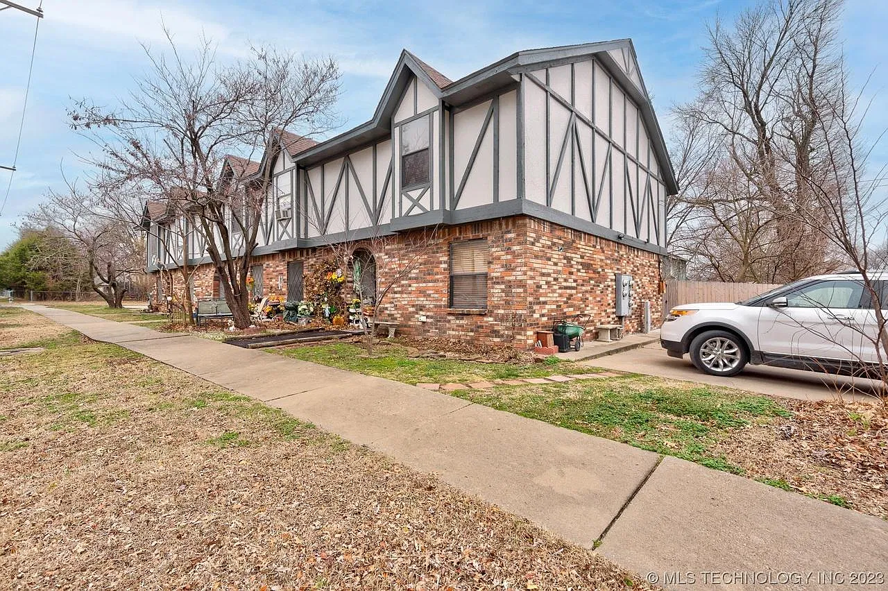 2 bed, 1.5 bath, 1264 sqft, $900 — Photo 1