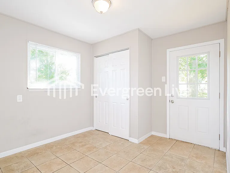 9524 Stansberry Ave — Photo 6