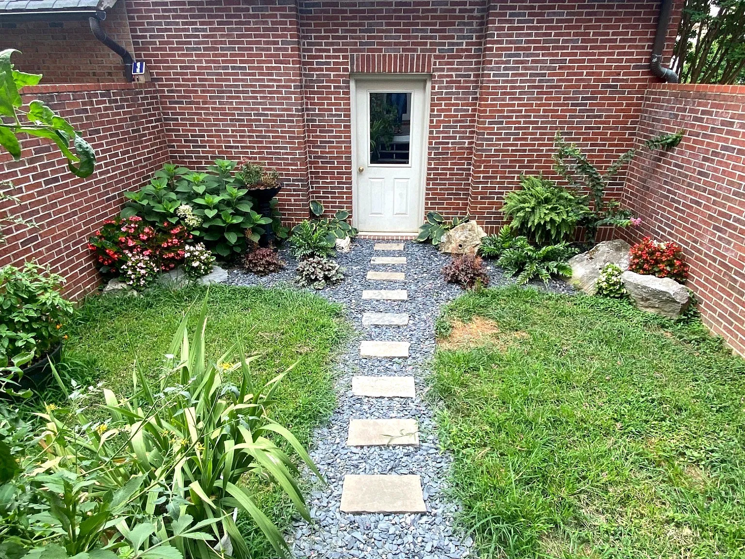 4 bed, 3.5 bath, 2166 sqft, $2,350 — Photo 2
