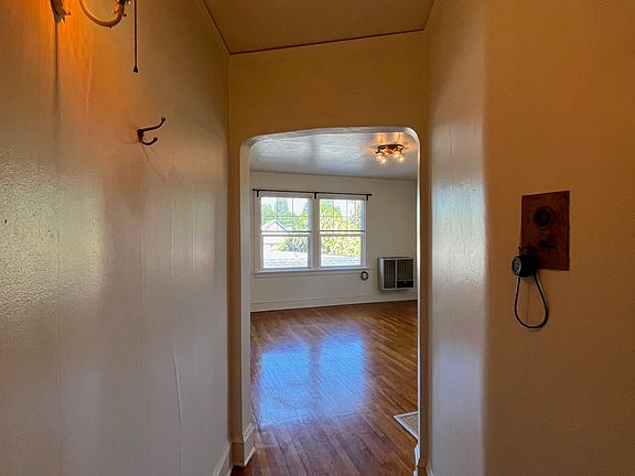2nd image of 2934 SE Alder St APT 21