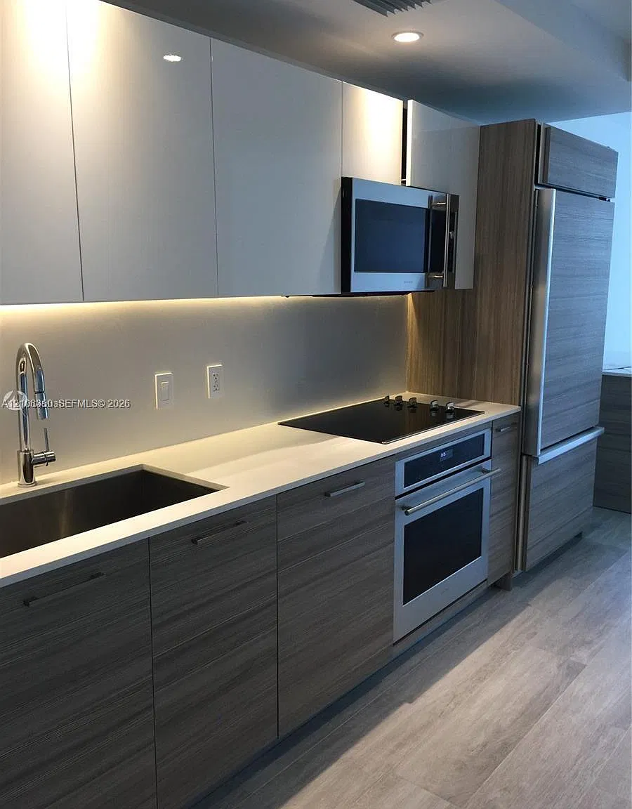 3401 Midtown Condo — Photo 2