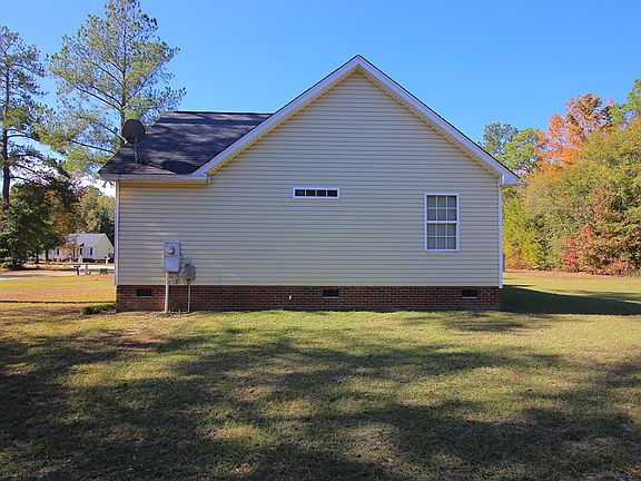 4th image of 40 Green Acres Ct