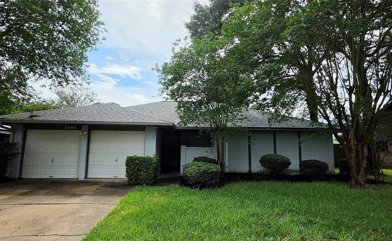 3 bed, 2.0 bath, 1454 sqft, $2,100 — Photo 2