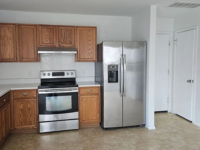 13400 Coomes Dr — Photo 4