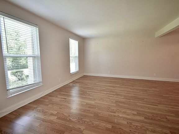 3rd image of 521 Plantation Ct