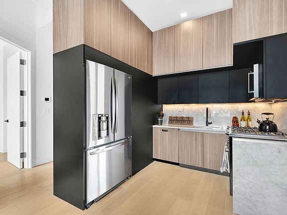 5th image of 5-33 48th Ave #2G