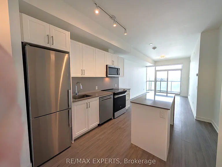 681 Yonge St #527 — Photo 5