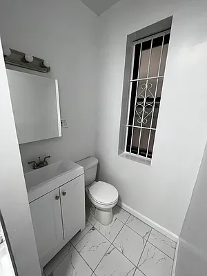 Rented by Salon Realty Corp | media 28