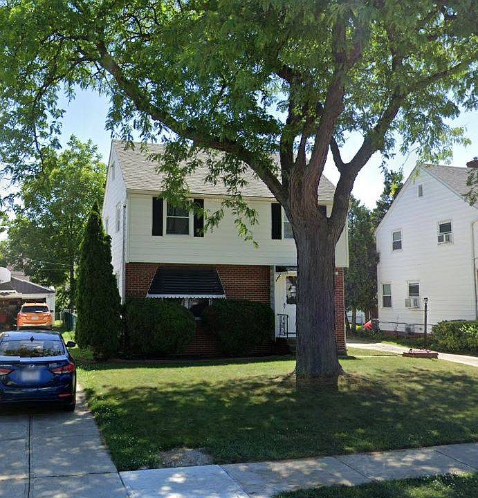 1st image of 391 E 214th St