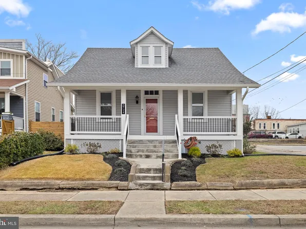 3724 35th St, Mount Rainier, MD 20712