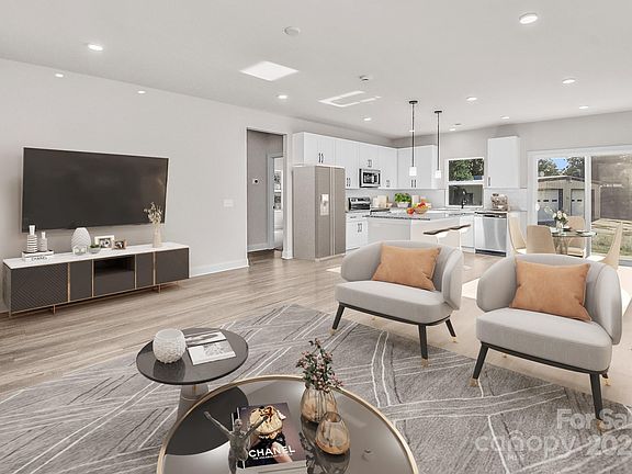 3rd image of 318 Hazelwood Cir