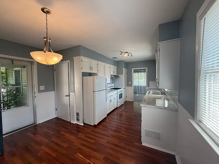 804 Bryant St SW — Photo 1