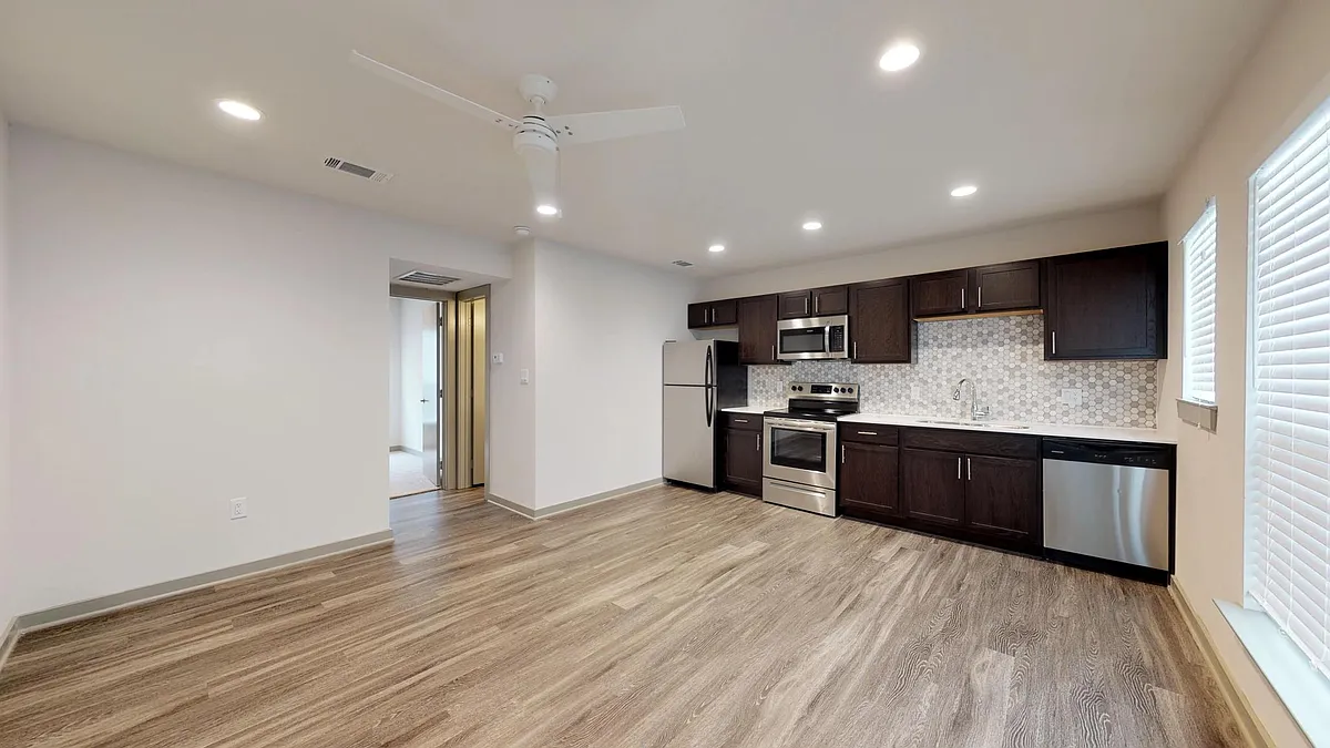 Building Photo - 6304 Prospect Ave #202