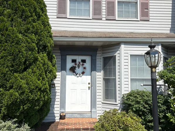 602 Park Ridge Dr, Mechanicsburg, PA 17055