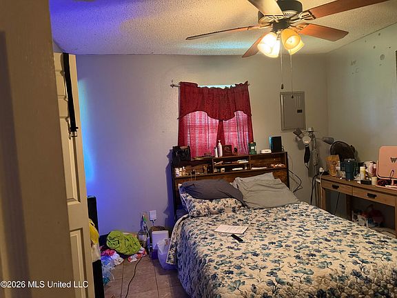 4th image of 2024 Chatham Ct