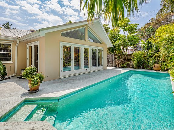 2nd image of 1501 Laird St