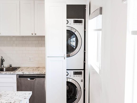 5th image of 635 Westminster Ave Unit 4