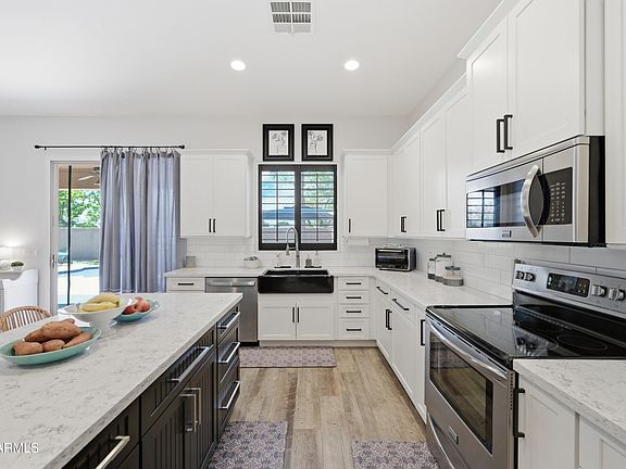 3rd image of 2328 S SORRELLE Street