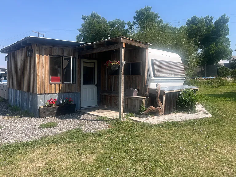 7850 Churchill Rd — Photo 1