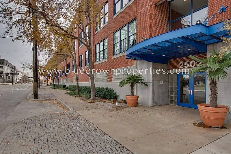 2502 Live Oak St #336
