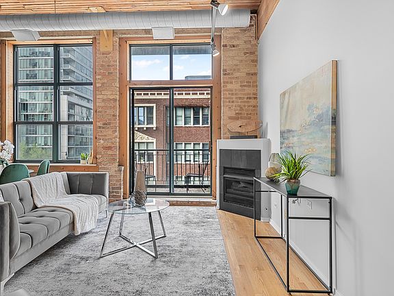 2nd image of 1801 S Michigan Ave Unit 402