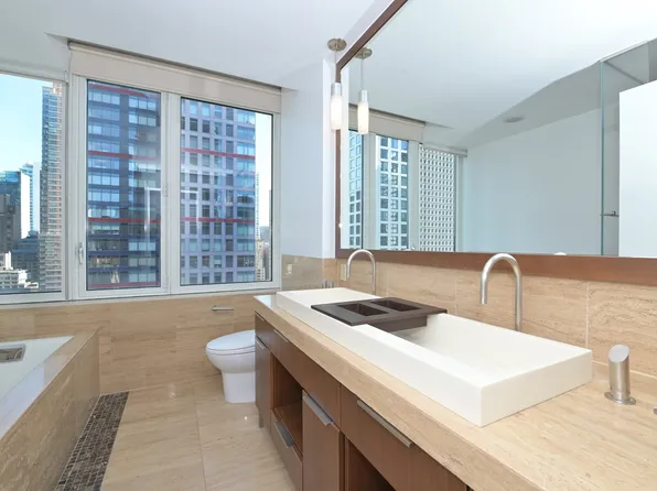 250 East 53rd Street image 1 of 3