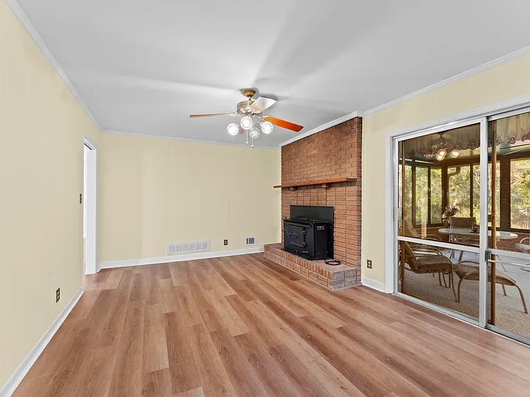 1115 Gardendale Dr — Photo 13