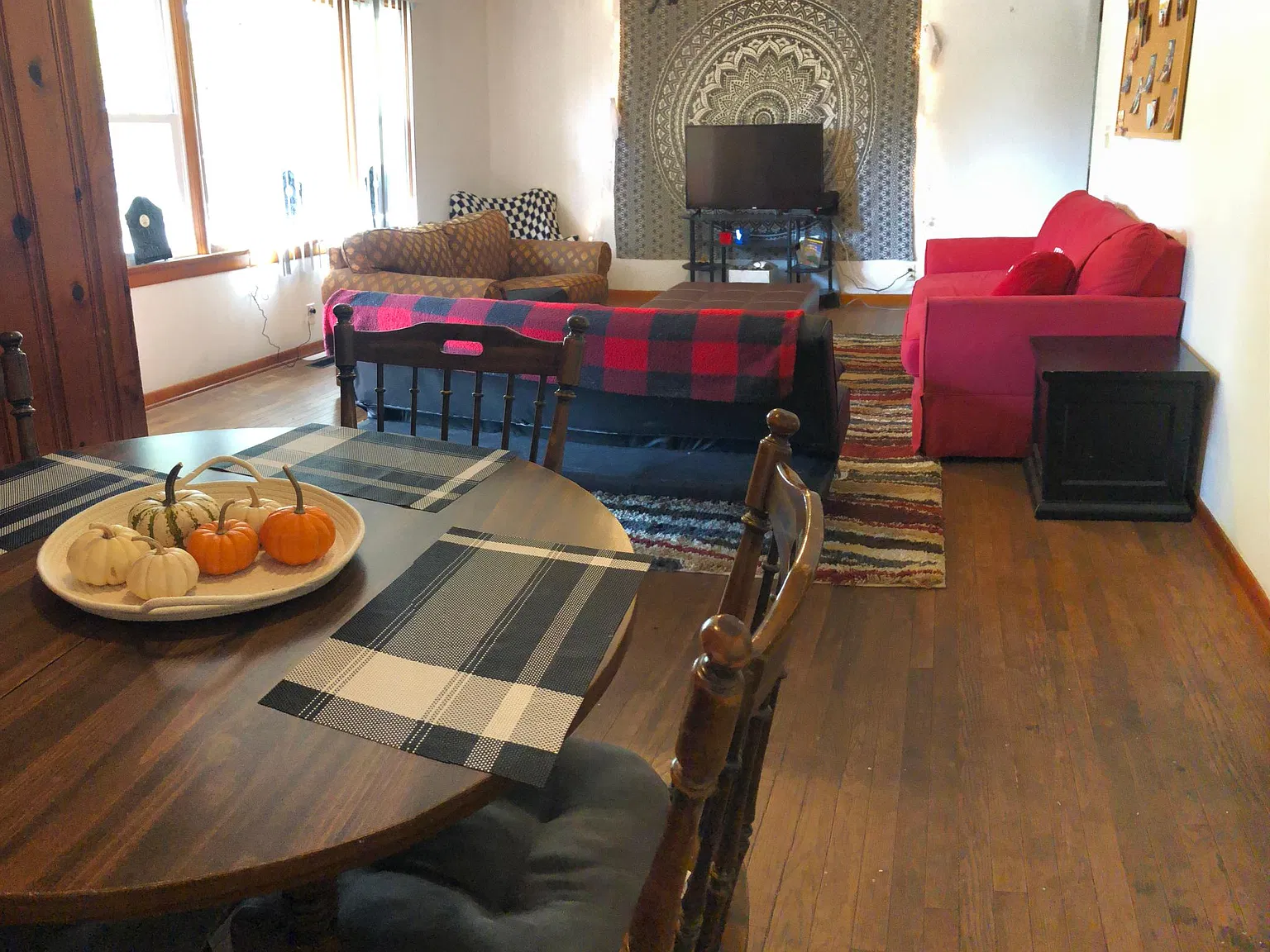 4 bed, 2320 sqft, $2,740 — Photo 2