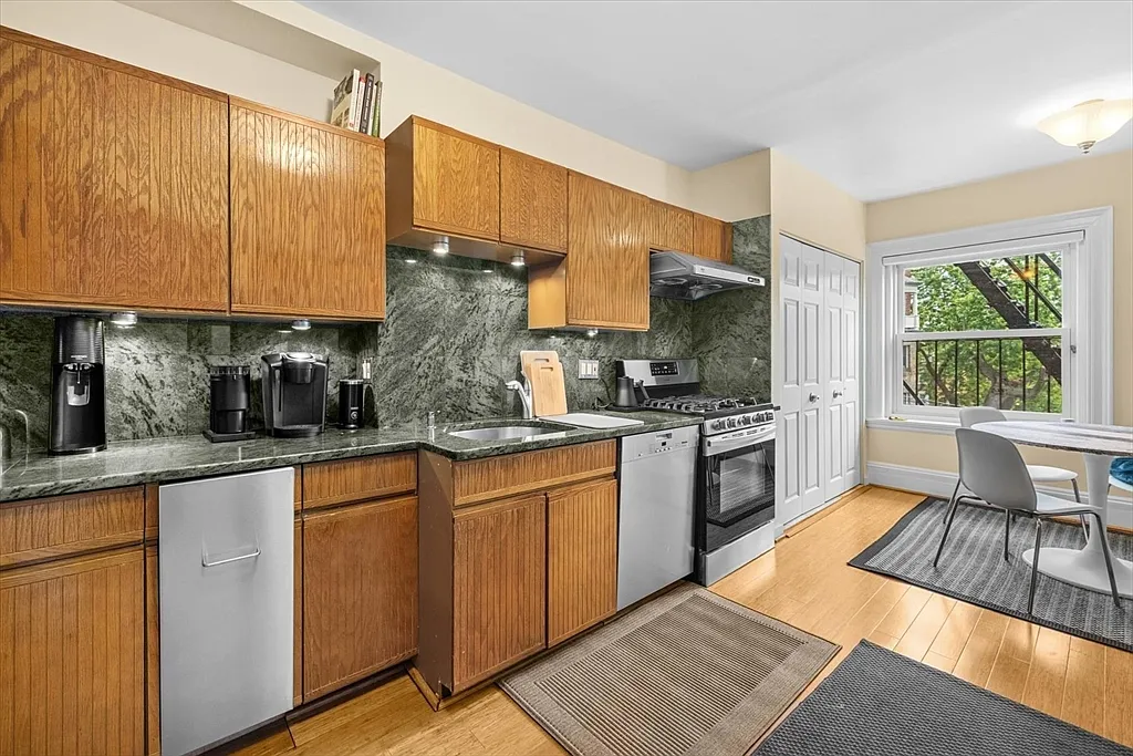 3 bed, 2.5 bath, 1882 sqft, $6,500 — Photo 3