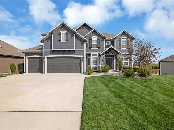 9855 Belmont Dr, Lenexa, KS 66227