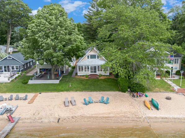 6893 Wildermere Dr NE, Rockford, MI 49341