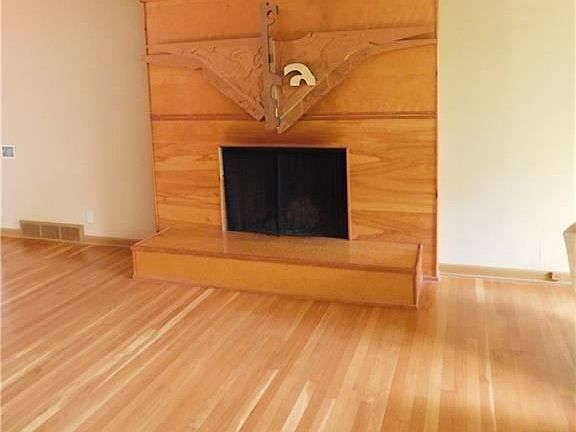 3rd image of 540 Winslow Ave