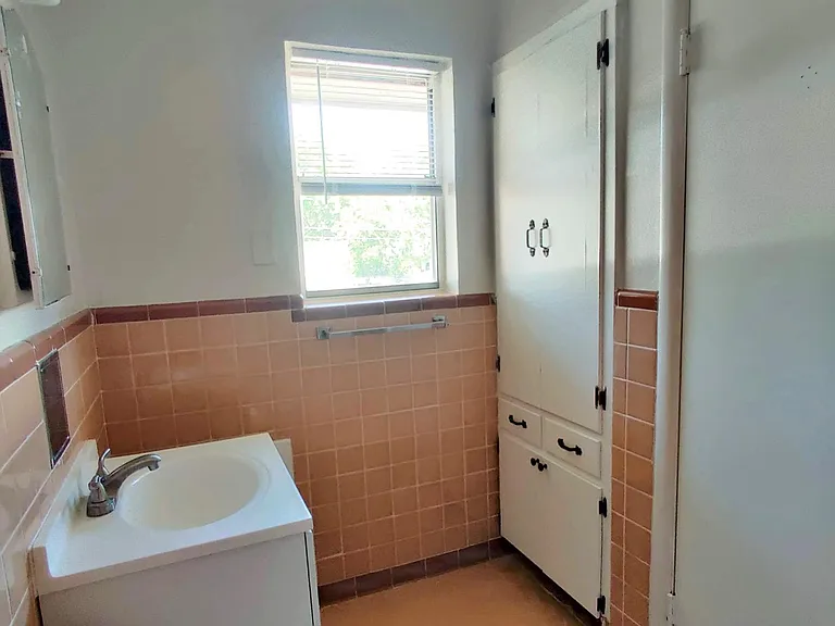 5725 Martel Ave #C — Photo 17