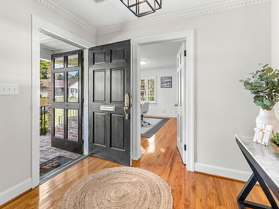 4th image of 808 Sheldon Rd