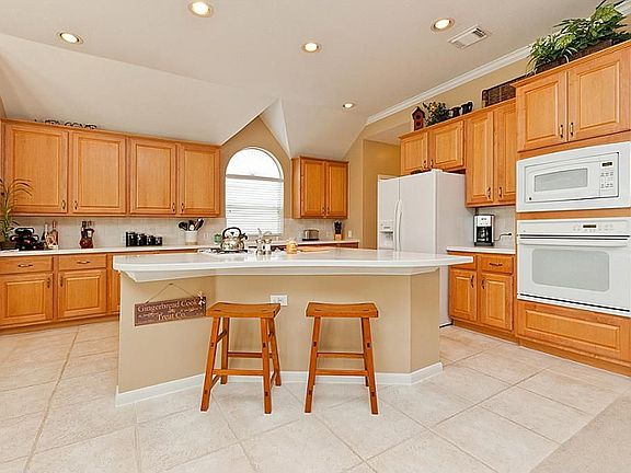 4th image of 2828 Creek Bend Dr