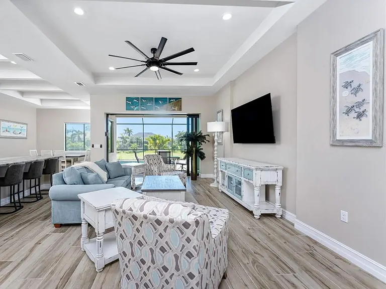 212 Rotonda Blvd E — Photo 6
